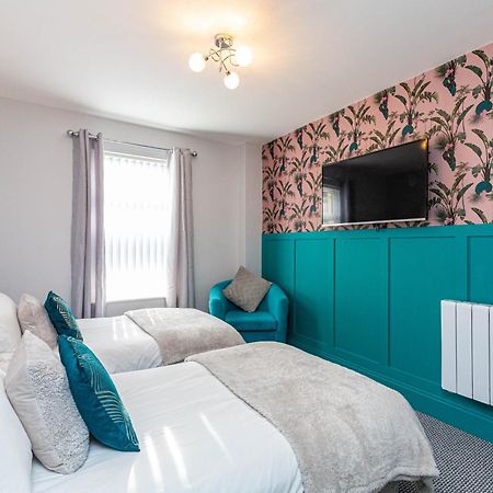 Beachfront Apartment 3 Bedrooms Sleeps 7 - Gateway To The Lake District - Newly Refurbished Morecambe Bagian luar foto