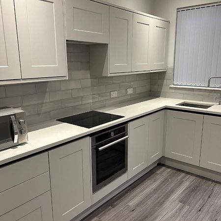 Beachfront Apartment 3 Bedrooms Sleeps 7 - Gateway To The Lake District - Newly Refurbished Morecambe Bagian luar foto