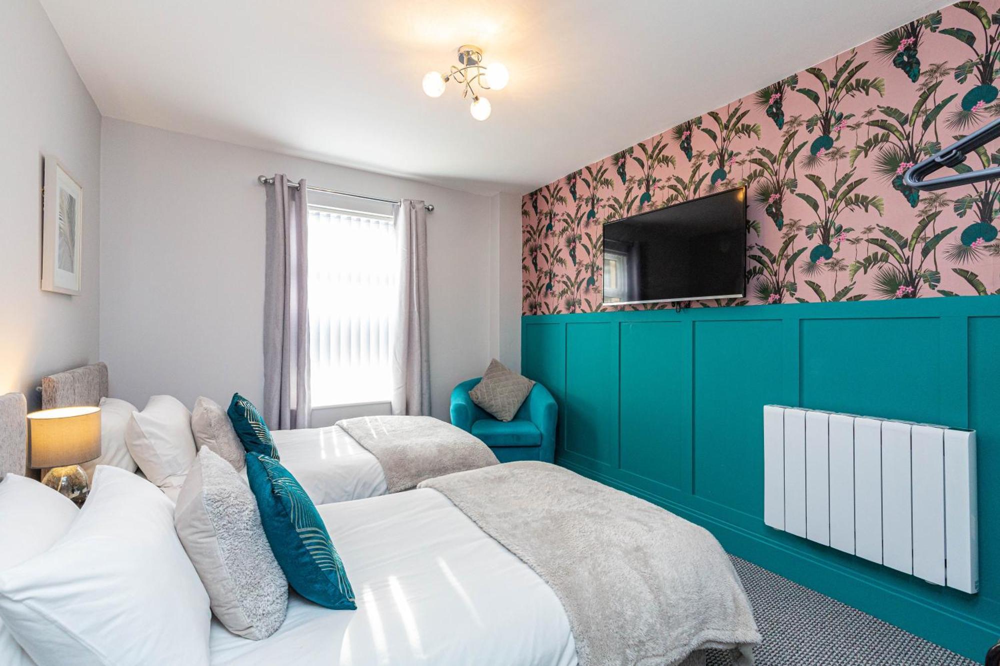 Beachfront Apartment 3 Bedrooms Sleeps 7 - Gateway To The Lake District - Newly Refurbished Morecambe Bagian luar foto