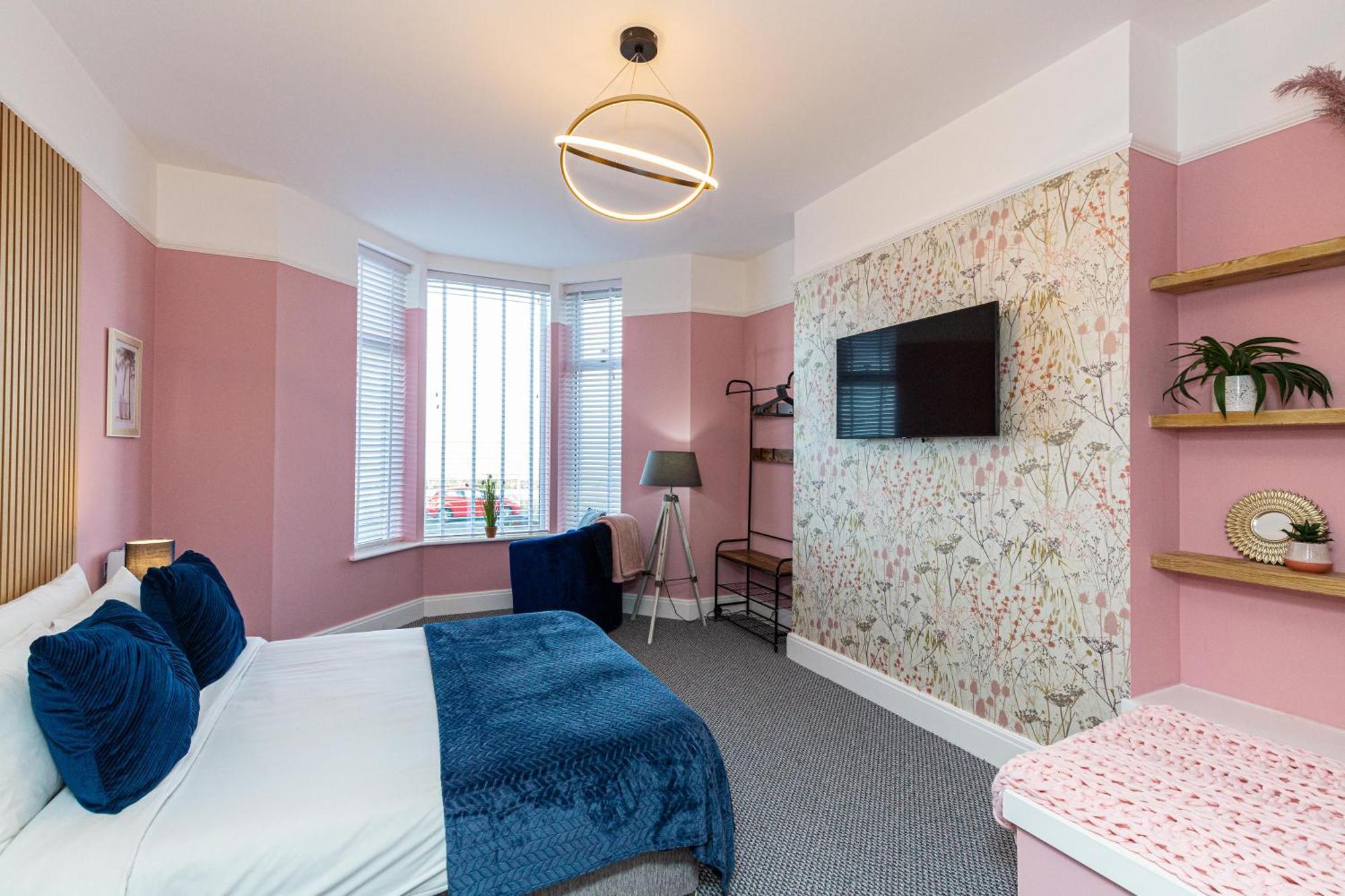 Beachfront Apartment 3 Bedrooms Sleeps 7 - Gateway To The Lake District - Newly Refurbished Morecambe Bagian luar foto