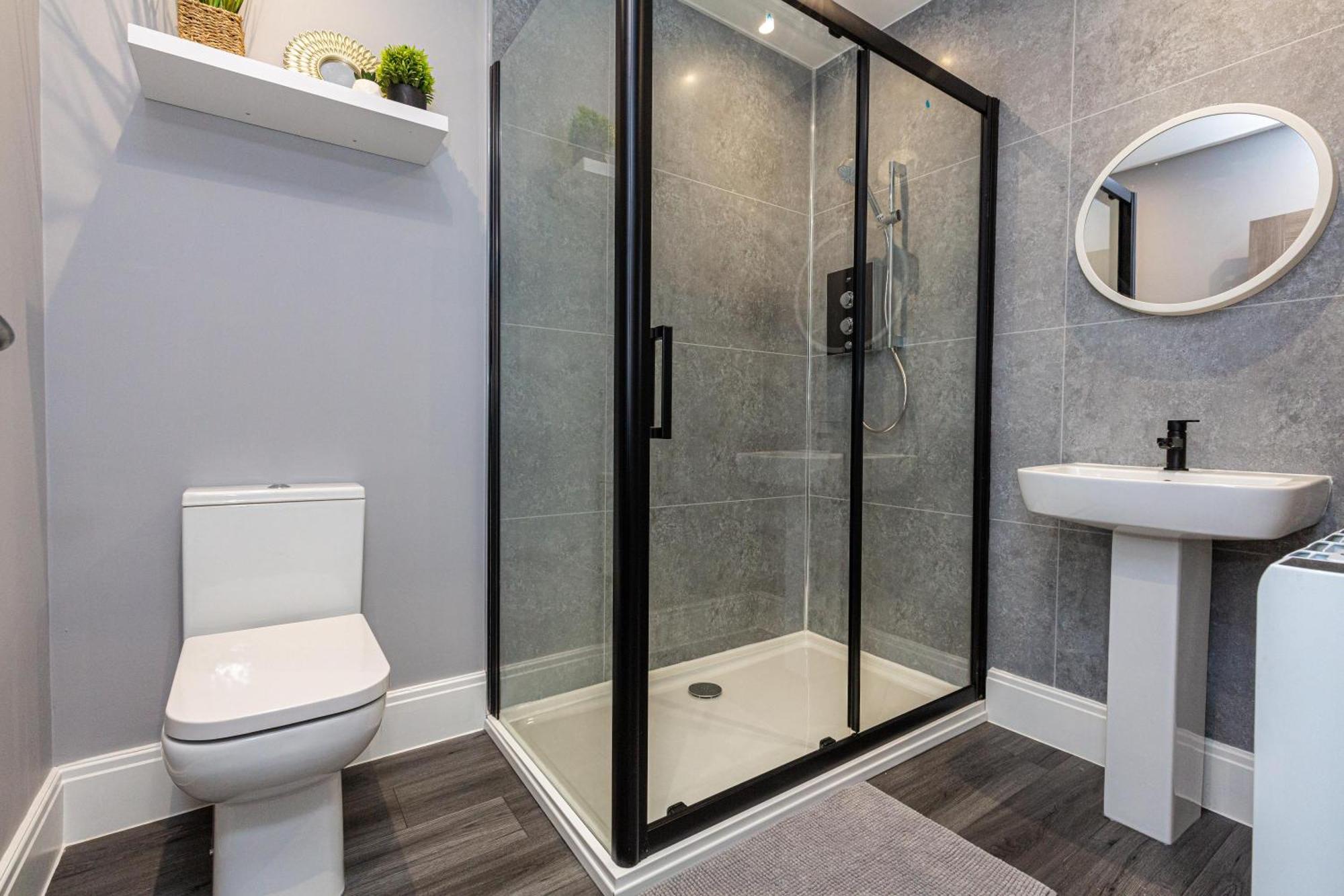 Beachfront Apartment 3 Bedrooms Sleeps 7 - Gateway To The Lake District - Newly Refurbished Morecambe Bagian luar foto