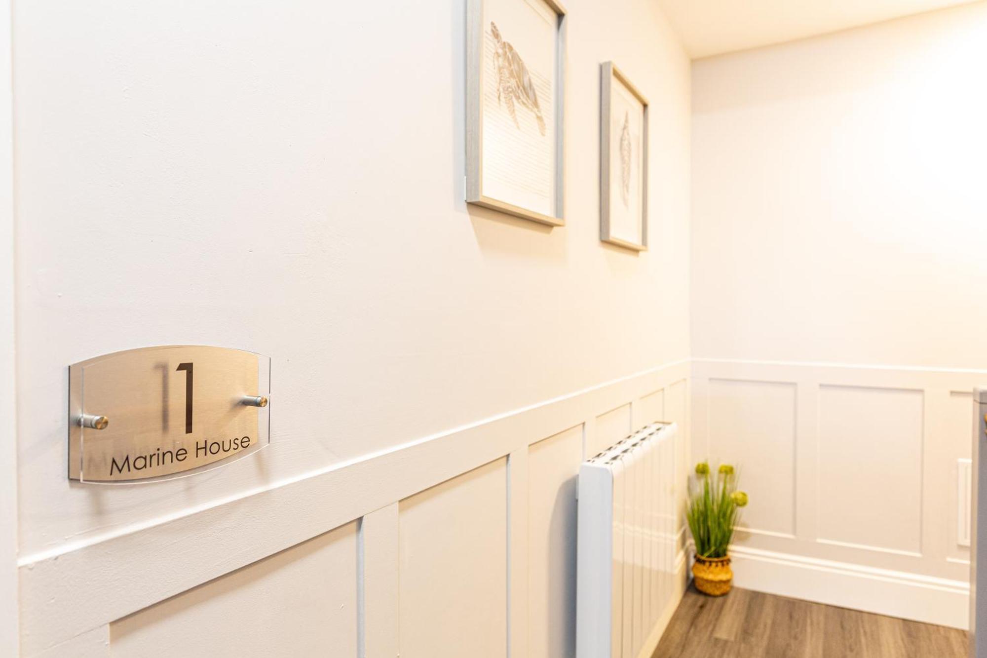 Beachfront Apartment 3 Bedrooms Sleeps 7 - Gateway To The Lake District - Newly Refurbished Morecambe Bagian luar foto