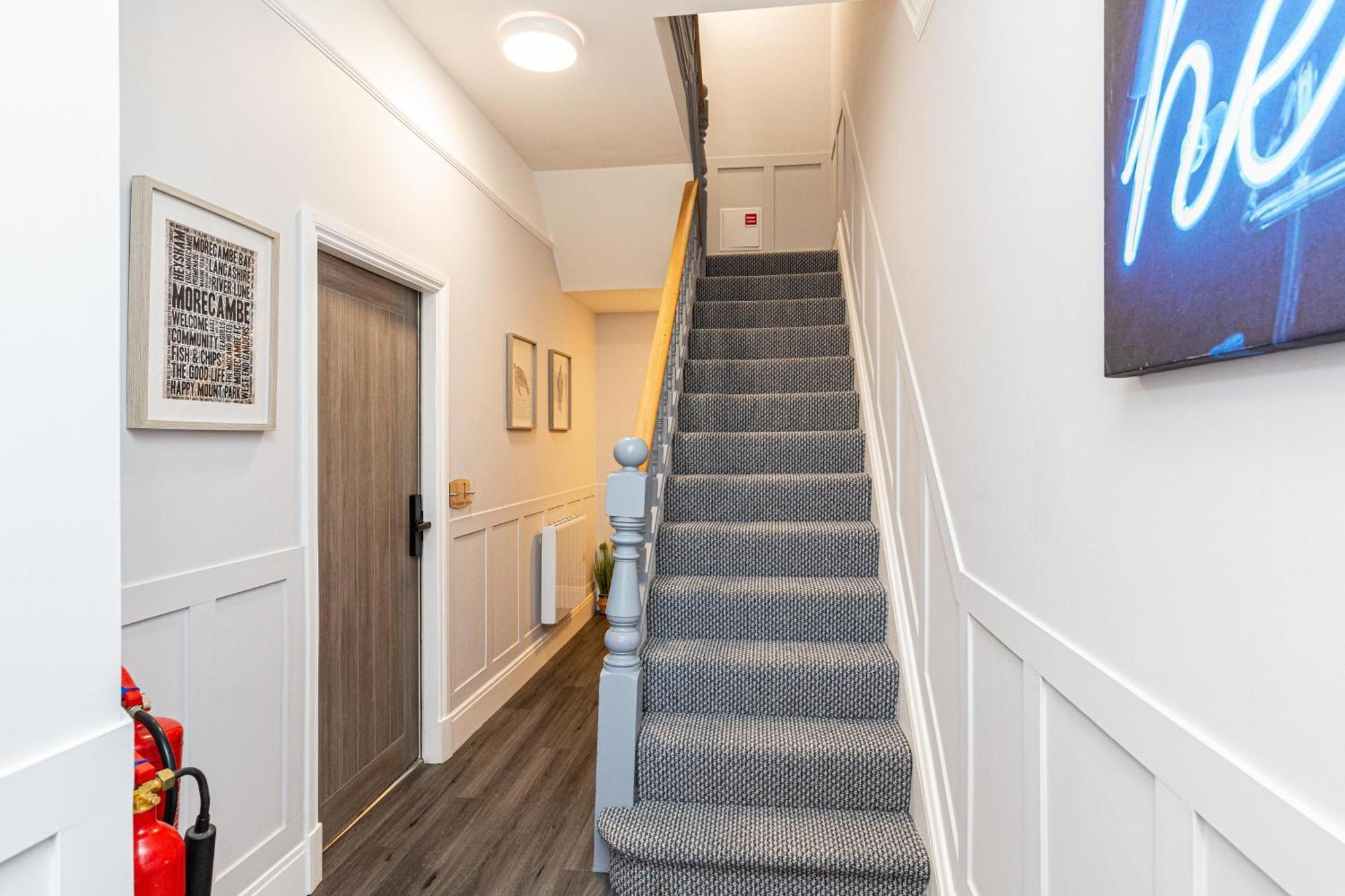Beachfront Apartment 3 Bedrooms Sleeps 7 - Gateway To The Lake District - Newly Refurbished Morecambe Bagian luar foto