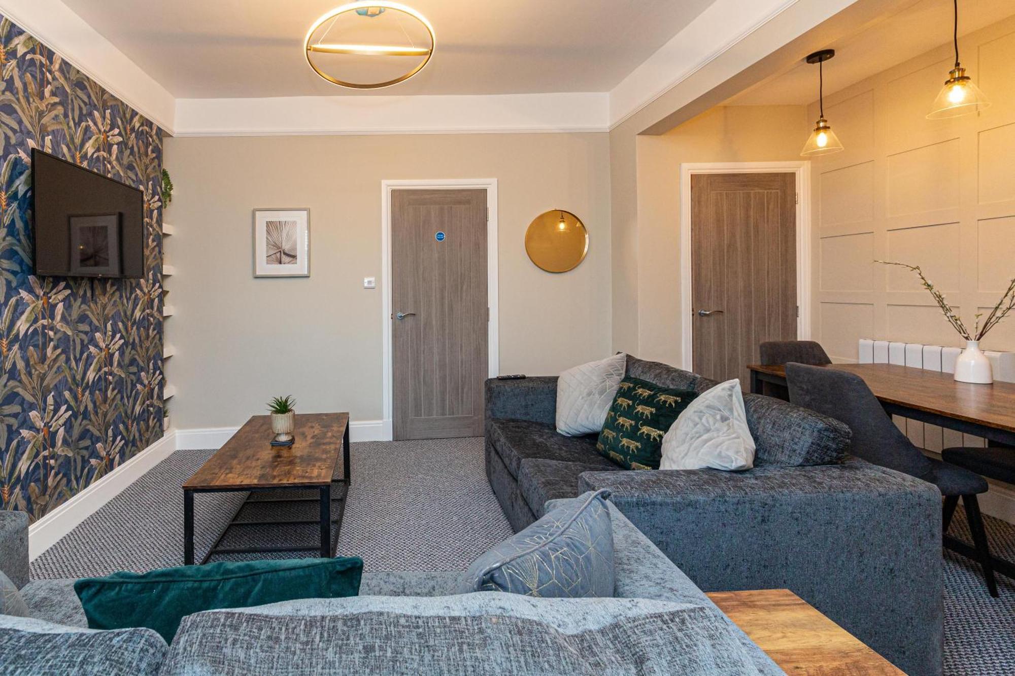 Beachfront Apartment 3 Bedrooms Sleeps 7 - Gateway To The Lake District - Newly Refurbished Morecambe Bagian luar foto